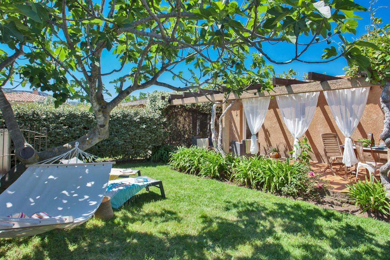 maison kiwi avec piscine chauffée terrasse jardin et bbq à Calvi Calvi  Esterno foto