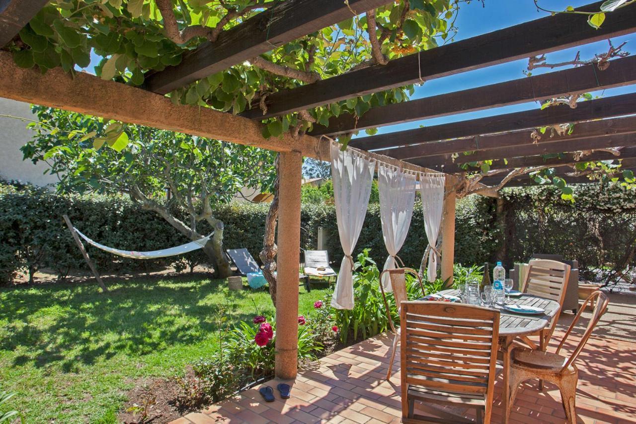 maison kiwi avec piscine chauffée terrasse jardin et bbq à Calvi Calvi  Esterno foto